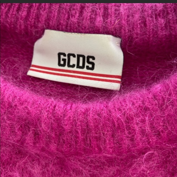 GCDS fuzzy cropped sweater . - Picture 3 of 4